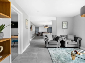 Huxham View - A Luxurious Family Retreat With Swim Spa Cinema Gym and Pool Table