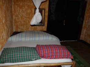 Room in B&B - Red Rocks Rwanda - Double Room With Shared Bathroom