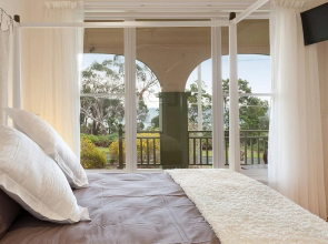 Luxury Retreat Just Above The Beach - The BeachNest