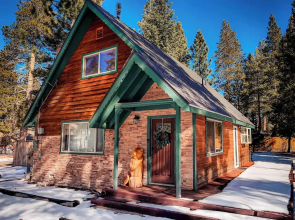 Charming Cherokee Cabin Secluded Stay for 6 Just 10 Minutes to Tahoe!