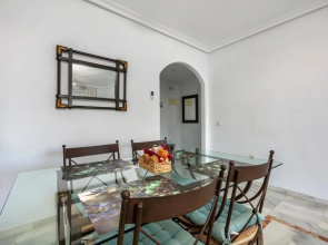 Lovely 2 bedroom Locrimar V walk to beach RDR260