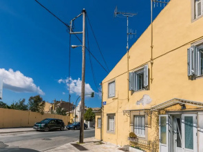 Garitsa Cosy Apartment next to the Sea