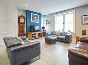 Mount Cottage, 5-beds, Sleeps 10, Pet Friendly