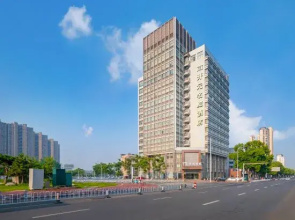 Anqing Wuyue Plaza Maison New Century Hotel