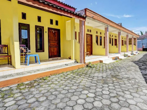 SPOT ON 92372 Rinda Homestay Syariah & Resto