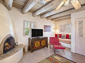 Casa Siempre Mayo - Railyard Gem, Walk to Plaza