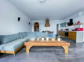 Villa Oggi With Jacuzzi and Pool