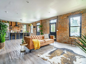 Jungle House Downtown Columbus – Modern Boutique Suites