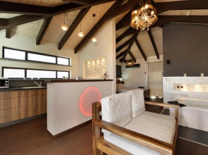 Noam Suites