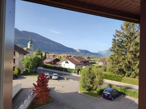 Appartement plein centre village, vue montagnes, proximité immédiate lac