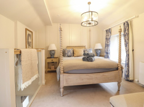 6 Uppergate Street Rose Cottage