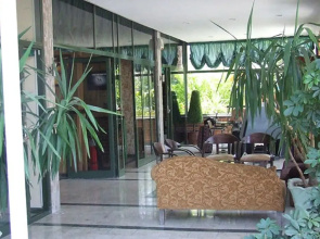 Maxwell Holiday Club