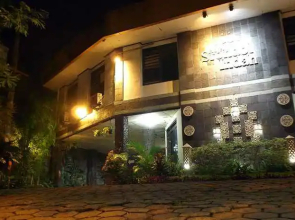 Hotel Srondol Indah