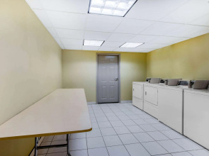 La Quinta Inn by Wyndham West Long Branch/NJ Shore Area