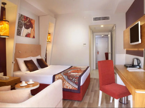 Hotel Orange Palace Side