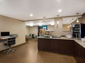 Clarion Pointe Downtown