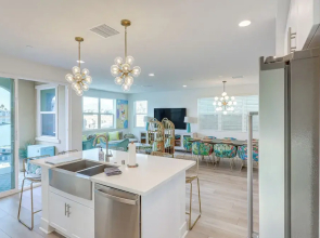 Luxe Indio Lake House 7 Mi to Coachella!