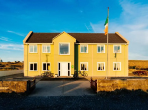 Aran Walkers Lodge (Adults Only)