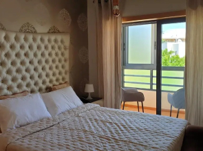 Luxury city Villa Olivia 10 - 15 min to the Beach Oura, private swimming pool