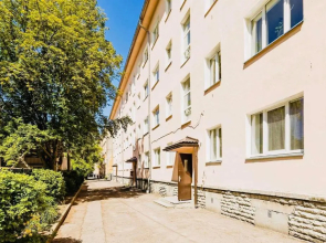Sunny apartment, 7 min with tram to the Old Town
