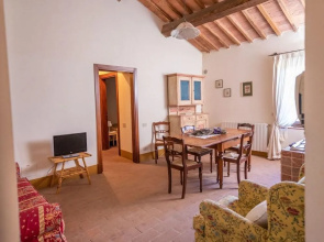Traditional Apartment in Rapolano Terme with Swimming Pool