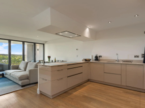 Apartment 10 Waterstone House - Luxury Apartment With Sea Views