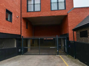 Livestay - Modern Spacious 2 Bed 2 Bath Apartment