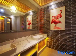 Remote Mountain Hotel Lianzhou