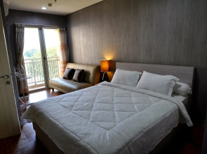 Quiet 3BRs pool and lake view