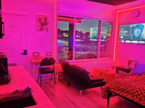 Swithome Properties Cozy Studio Pond View, Near Yeg Airport