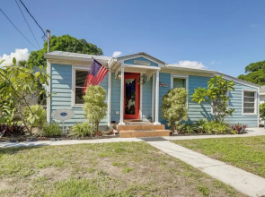 3 Mi to Jensen Beach: Pet-friendly Getaway w/ Yard