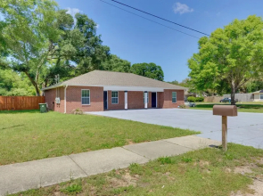 Dog-friendly Pensacola Duplex ~ 7 Mi to Downtown