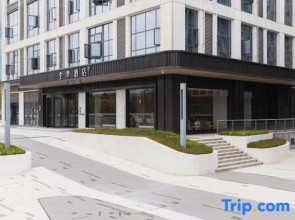 Ji Hotel Yibin West Station Zhanqian Square