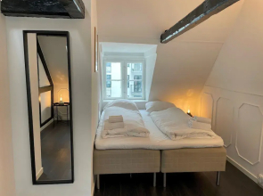 Designer Loft - Direct Marble Church Views