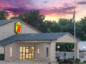 Super 8 by Wyndham Clarksville AR