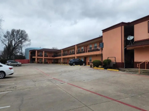 Benbrook Inn & Suites