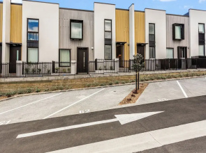Fresh Grey Lynn 2BR unit w/ Patio by Zodiak Stays