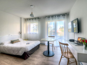 Zenitude Hotel-Residences Les Terrasses du Lac