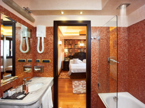 Отель Saturnia & International