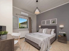 Madini Luxury villa with private Heated pool