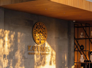 Kayumas Seminyak Resort