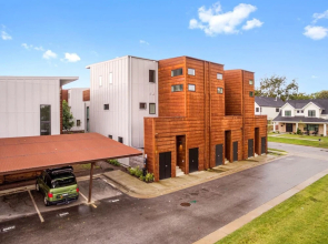 Tourmaline Loft - Monthly or 2 Week Discounts!