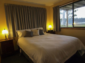 Burilda Waters Holiday House