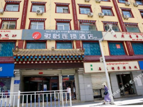 Junyi Hotel(Century Hualian store of Wenzhou Commercial Street)