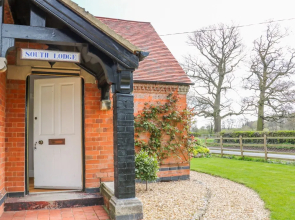 South Lodge - Longford Hall Farm Holiday Cottages