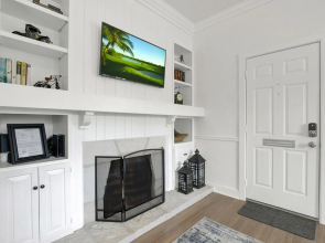 Awesome Haus With Gameroom, 4blks to Center of Town!