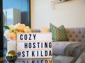 107light Filled Cozy Apt in the Heart of St Kilda