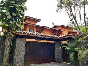 Casa 5 suítes com piscina e churrasqueira