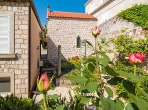 Dvori With Garden, Free Parking Next To Sea