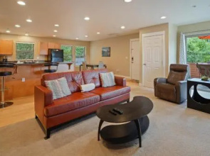 Downtowner-AC-2BR/1BA